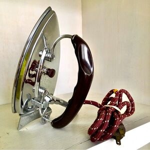 Vintage 30s Compact Slim Iron Folding Handle Super Clean | Yes, It Works